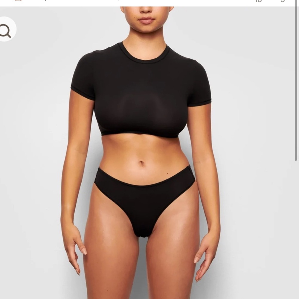 ISO SKIMS super cropped tee black